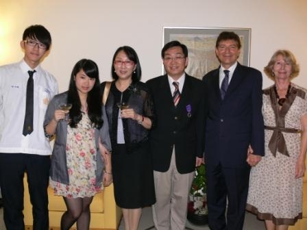 2010年6月17日本中心諮詢委員張台麟教授獲頒法國教育部官員級二等勳章