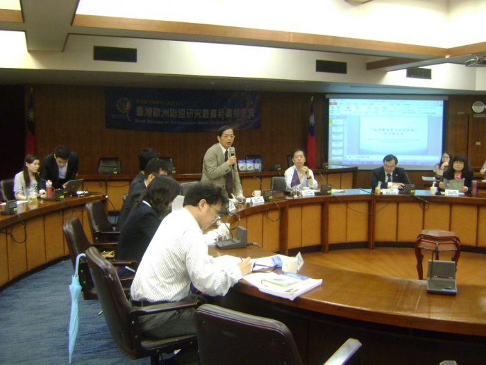 [Report] New Book Launch on EUTW Book Series IV: The Mutual Exercises of European Union Soft and Hard Power (May 13, 2013)