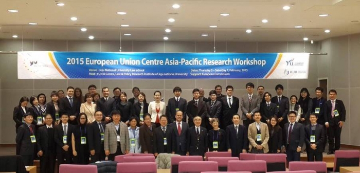 EUTW delegation to 2015 EU Centre Asia-Pacific Research Workshop receives First Prize of the Best Student Paper Award.